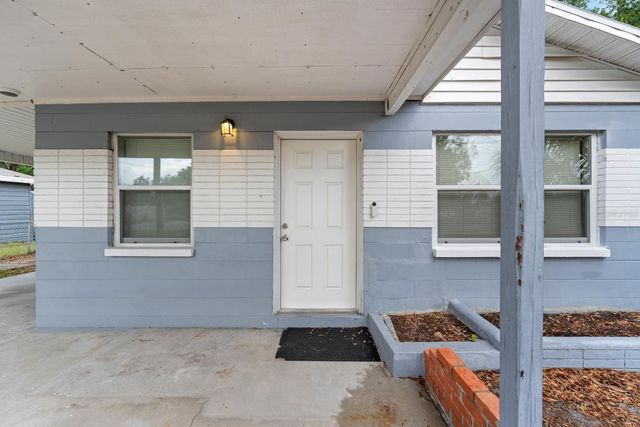 2906 E GENESEE STREET, Tampa, FL 33610