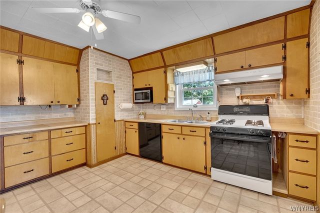 6887 Walmore Road, Wheatfield, NY 14304