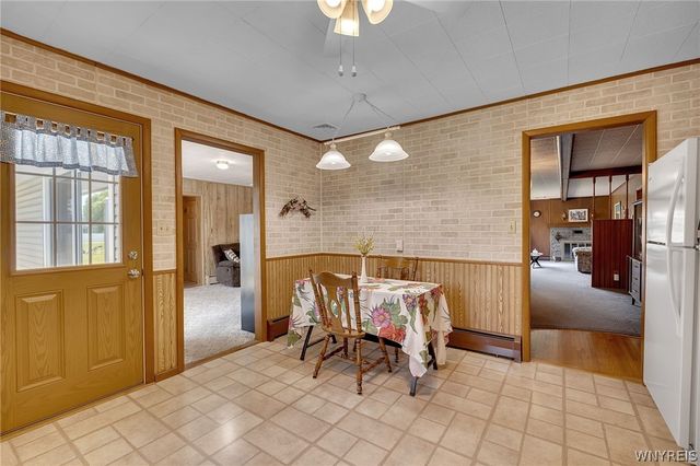 6887 Walmore Road, Wheatfield, NY 14304