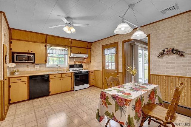 6887 Walmore Road, Wheatfield, NY 14304