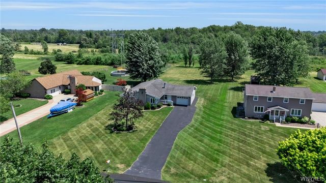 6887 Walmore Road, Wheatfield, NY 14304