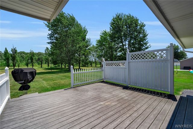 6887 Walmore Road, Wheatfield, NY 14304