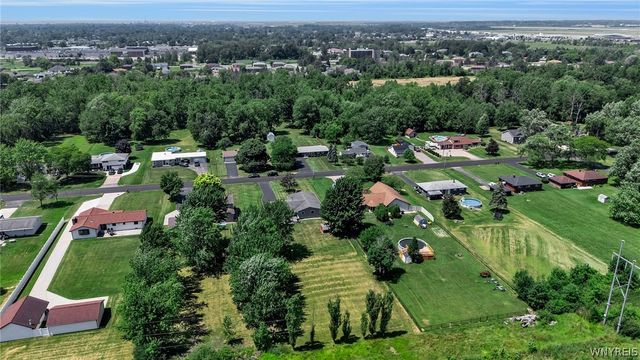 6887 Walmore Road, Wheatfield, NY 14304