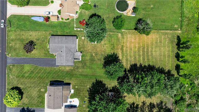 6887 Walmore Road, Wheatfield, NY 14304