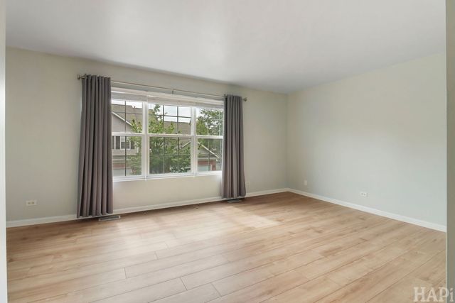 533 N Red Deer Road 533, Round Lake, IL 60073