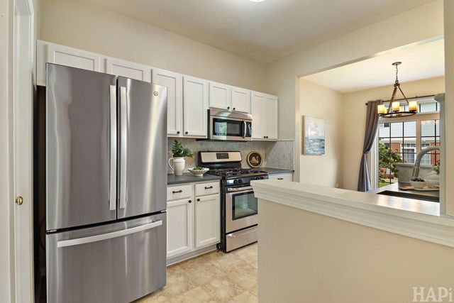533 N Red Deer Road 533, Round Lake, IL 60073