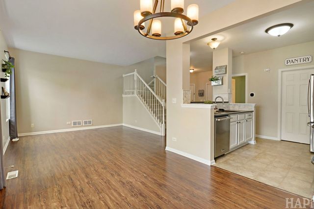 533 N Red Deer Road 533, Round Lake, IL 60073