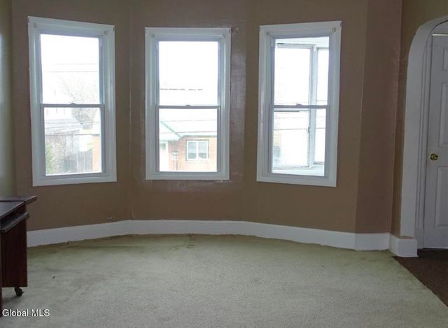 1060 Raymond Street, Schenectady, NY 12308