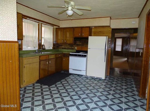 1060 Raymond Street, Schenectady, NY 12308