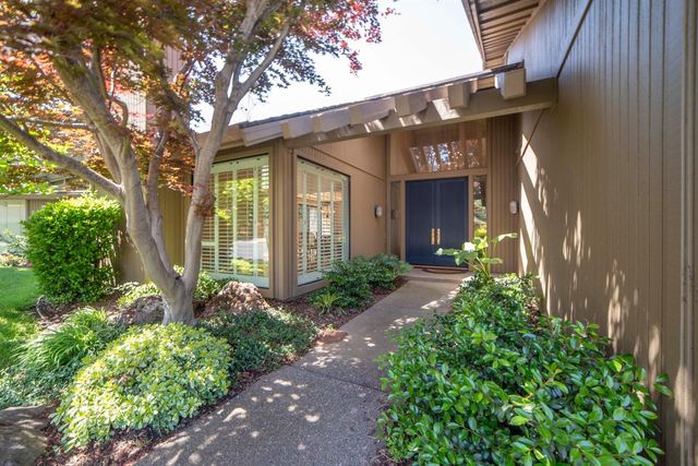 11457 Huntington Village Ln, Gold River, CA 95670