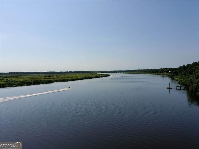 113 River Walk Drive, Woodbine, GA 31569