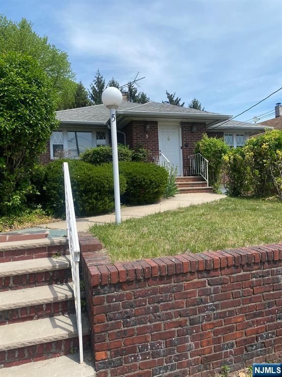 5 Washington Avenue, Cliffside Park, NJ 07010