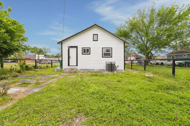 817 E 32nd Street, Houston, TX 77022
