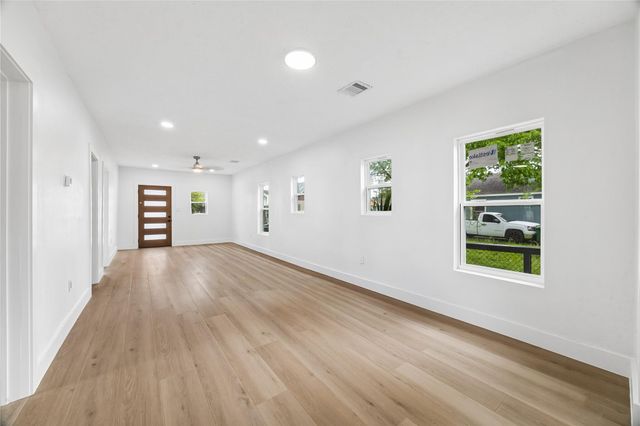 817 E 32nd Street, Houston, TX 77022