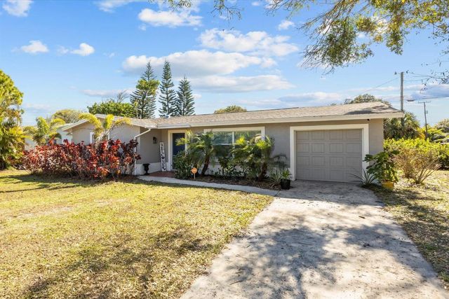907 Antigua Avenue, Fort Pierce, FL 34982