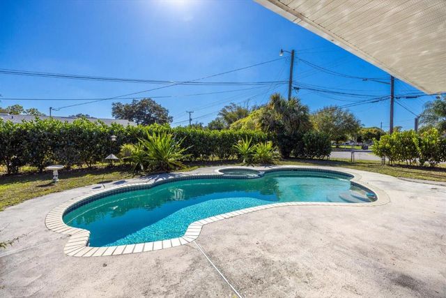 907 Antigua Avenue, Fort Pierce, FL 34982