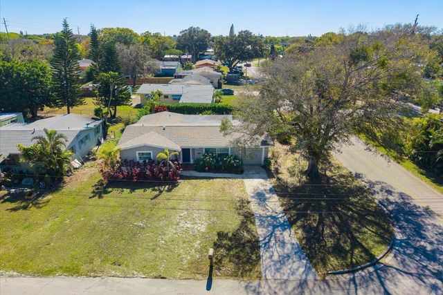 907 Antigua Avenue, Fort Pierce, FL 34982