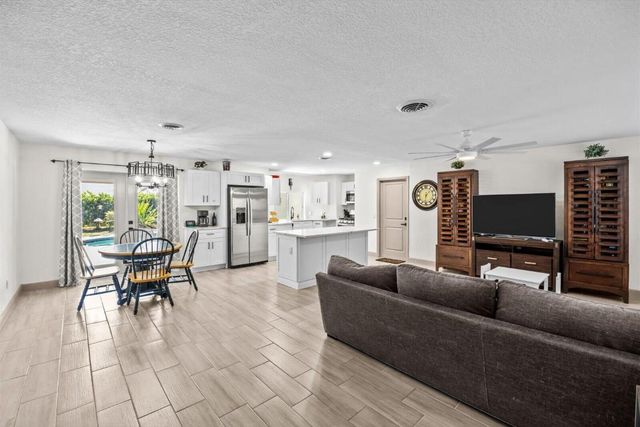 907 Antigua Avenue, Fort Pierce, FL 34982