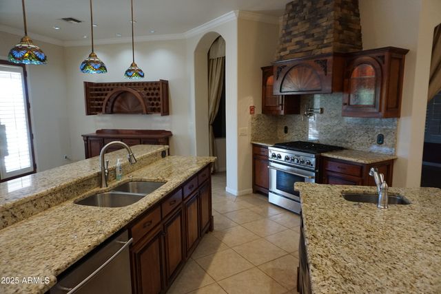 7917 E CAVE CREEK Road, Carefree, AZ 85377