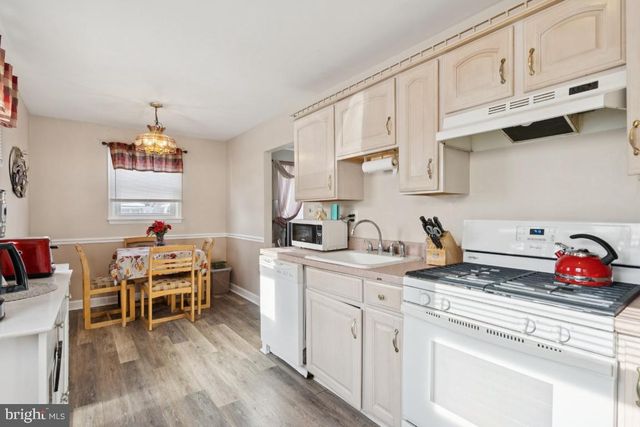 21 PAUL RD, Maple Shade, NJ 08052