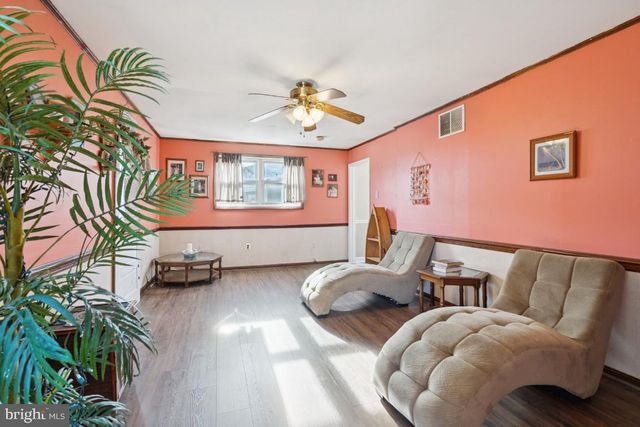 21 PAUL RD, Maple Shade, NJ 08052