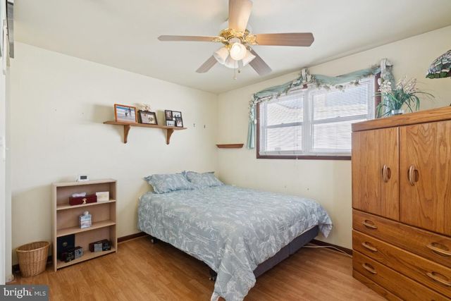 21 PAUL RD, Maple Shade, NJ 08052