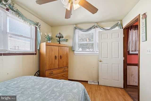 21 PAUL RD, Maple Shade, NJ 08052