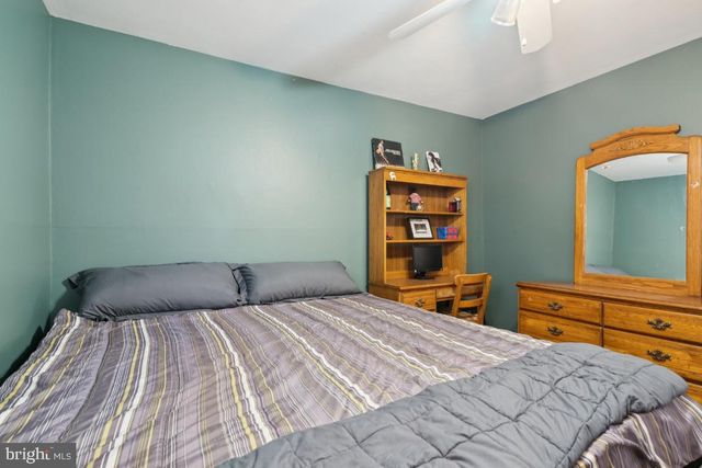 21 PAUL RD, Maple Shade, NJ 08052