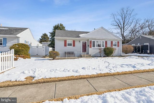 21 PAUL RD, Maple Shade, NJ 08052