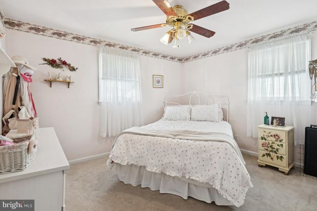 21 PAUL RD, Maple Shade, NJ 08052