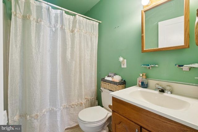 21 PAUL RD, Maple Shade, NJ 08052