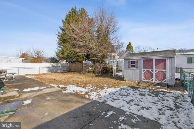 21 PAUL RD, Maple Shade, NJ 08052