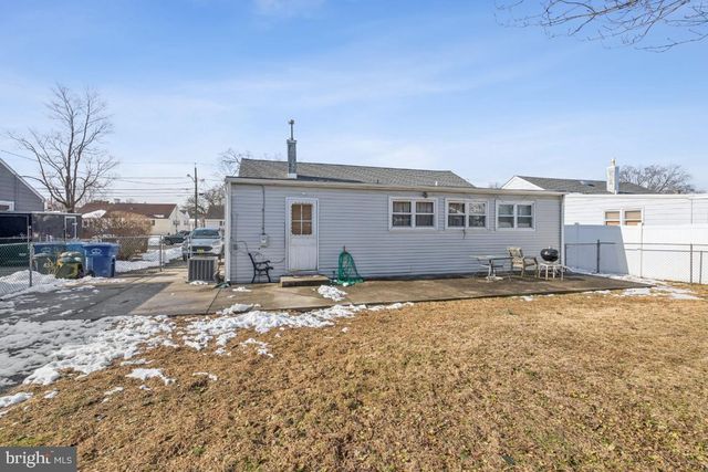 21 PAUL RD, Maple Shade, NJ 08052