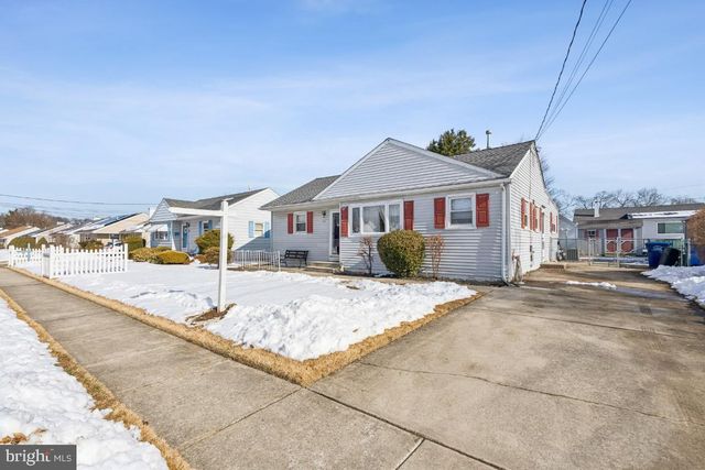 21 PAUL RD, Maple Shade, NJ 08052