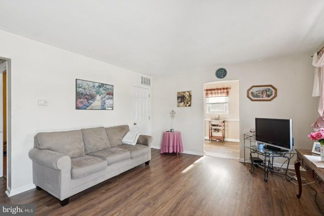 21 PAUL RD, Maple Shade, NJ 08052