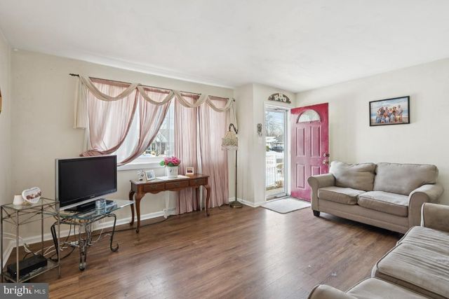 21 PAUL RD, Maple Shade, NJ 08052