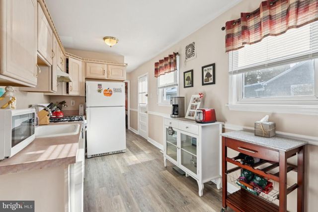 21 PAUL RD, Maple Shade, NJ 08052