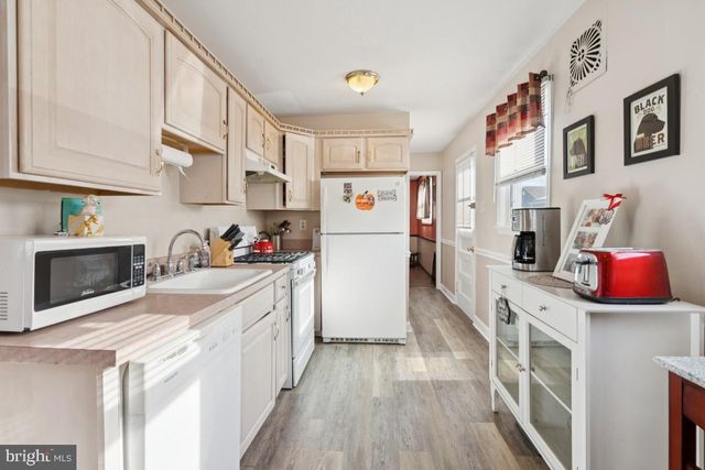 21 PAUL RD, Maple Shade, NJ 08052