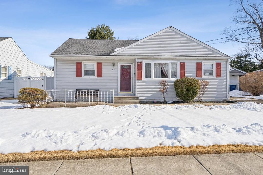 21 PAUL RD, Maple Shade, NJ 08052