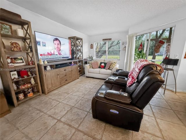 1000 SW 125th Ave 102N, Pembroke Pines, FL 33027