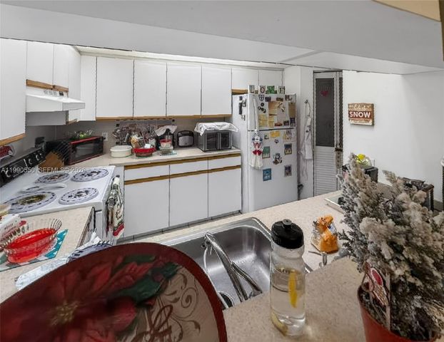 1000 SW 125th Ave 102N, Pembroke Pines, FL 33027