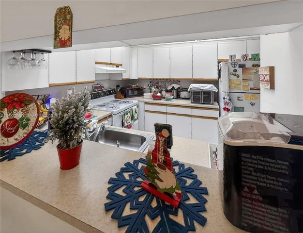 1000 SW 125th Ave 102N, Pembroke Pines, FL 33027