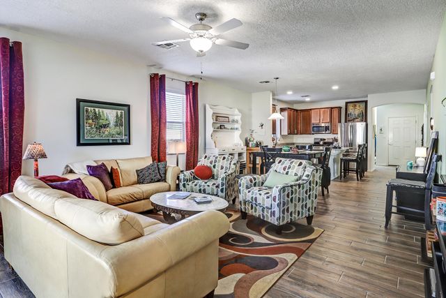 1743 Garden Way SW, Albuquerque, NM 87105