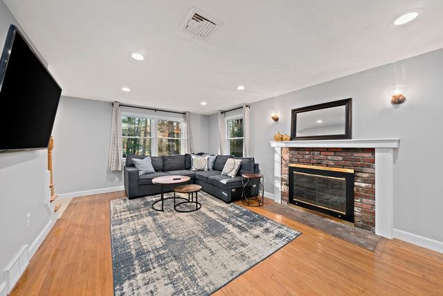 15 Cross Street, Plympton, MA 02367