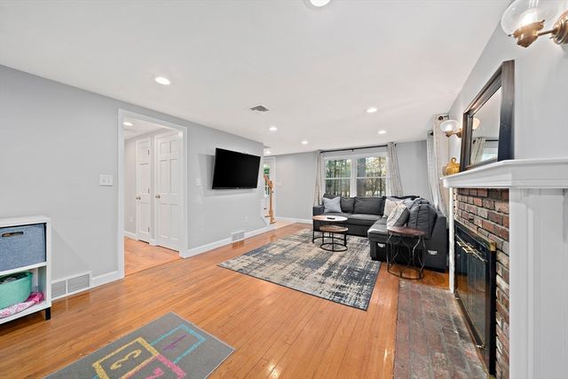 15 Cross Street, Plympton, MA 02367