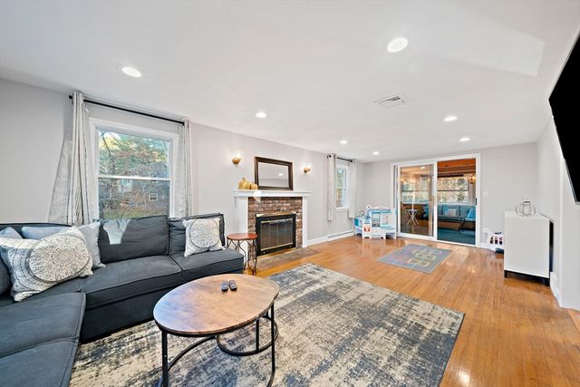 15 Cross Street, Plympton, MA 02367