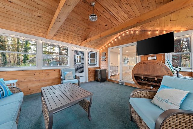 15 Cross Street, Plympton, MA 02367