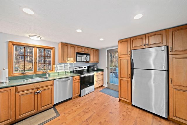 15 Cross Street, Plympton, MA 02367