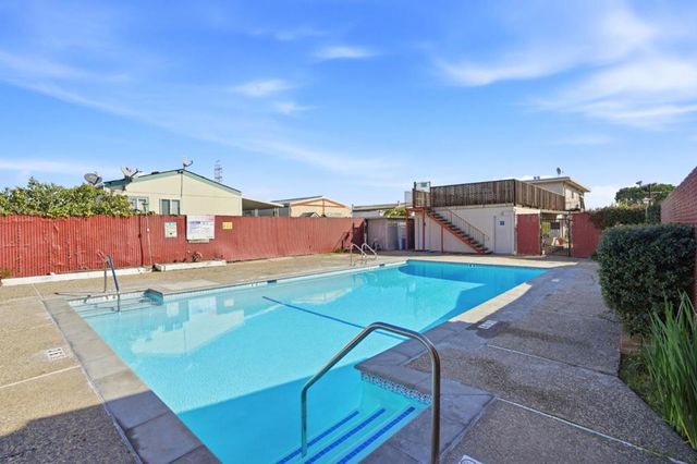 2053 E Bayshore Road, Redwood City, CA 94063