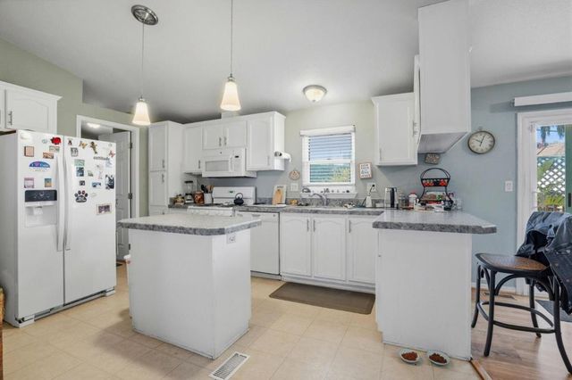 2053 E Bayshore Road, Redwood City, CA 94063